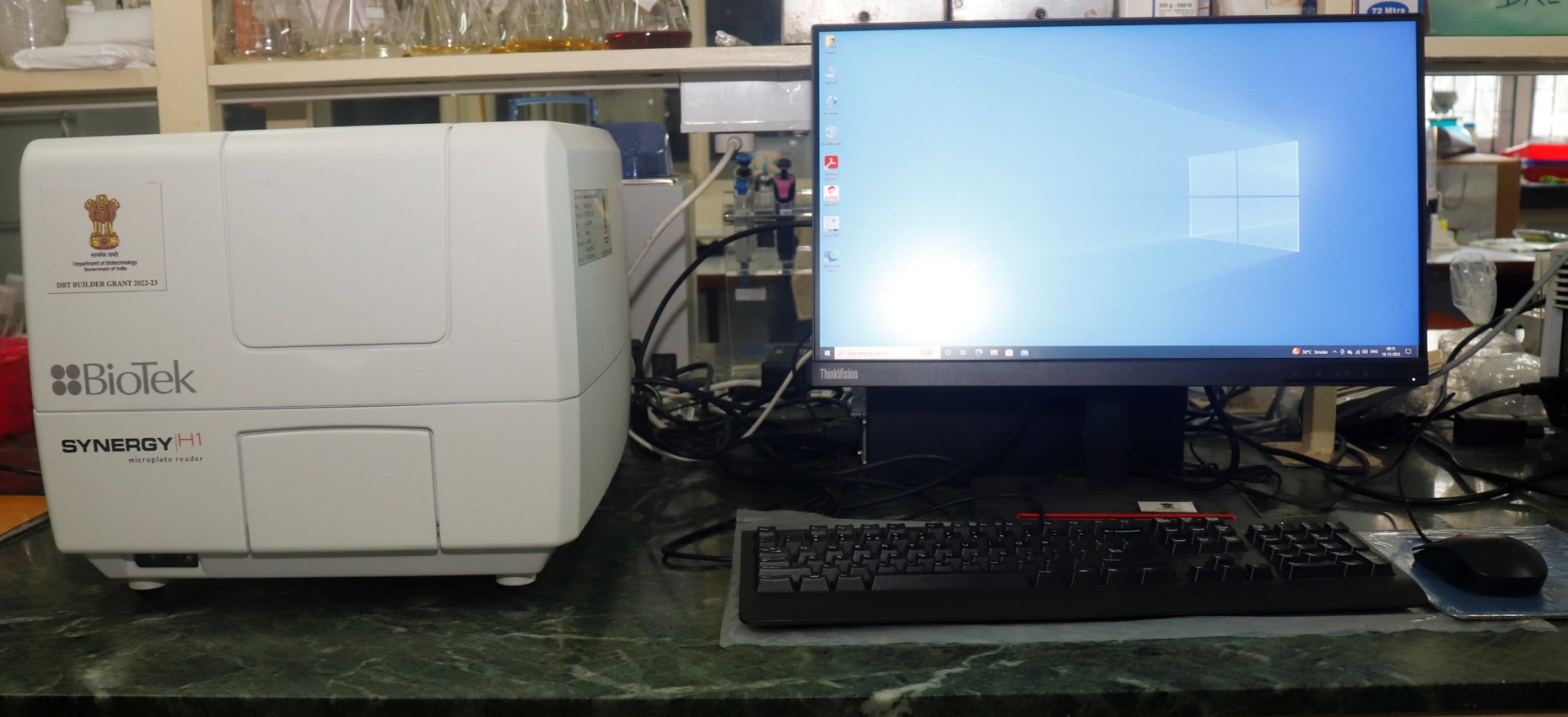 Fluorescence capable plate reader